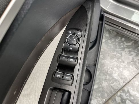 Used 2019 Ford Fusion SE w/ Equipment Group 151A image 9