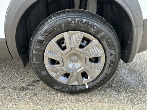 New 2026 Nissan Kicks S image 17