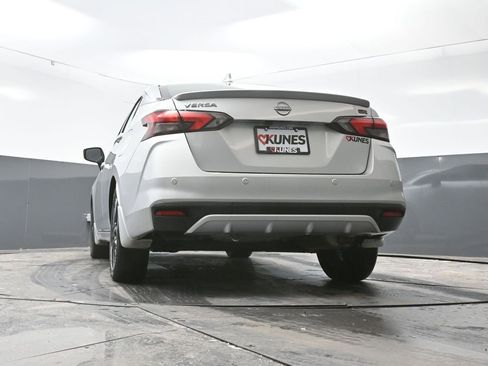 Used 2023 Nissan Versa SR w/ Trunk Package image 54