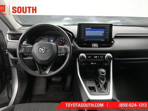 Used 2021 Toyota RAV4 XLE AWD/4WD image 31