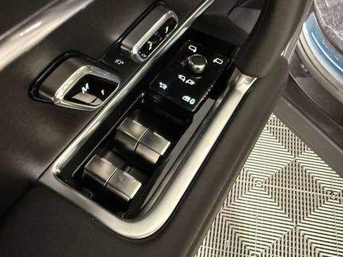 New 2027 Land Rover Range Rover Long Wheelbase SE AWD/4WD image 22