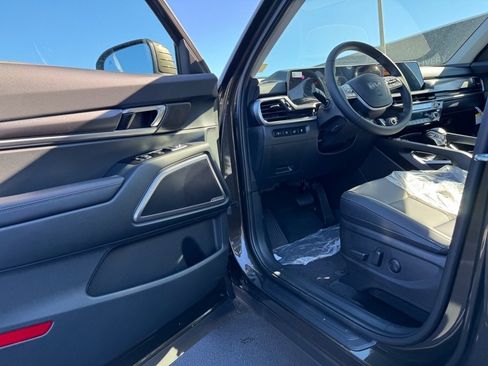 New 2025 Kia Telluride S image 11