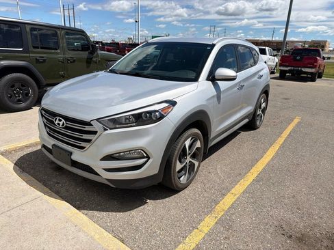 Used 2017 Hyundai Tucson Limited AWD/4WD image 3