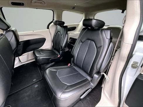 Used 2023 Chrysler Pacifica Touring-L FWD image 22