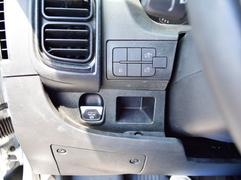 Used 2025 RAM ProMaster 2500 w/ Convenience Group FWD image 13