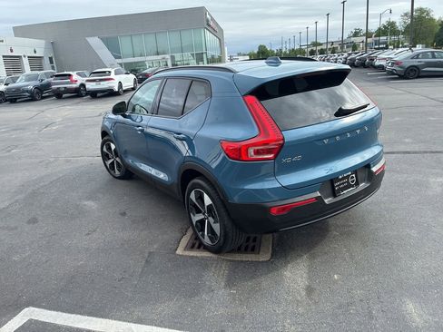 Certified 2025 Volvo XC40 B5 Plus AWD/4WD image 6