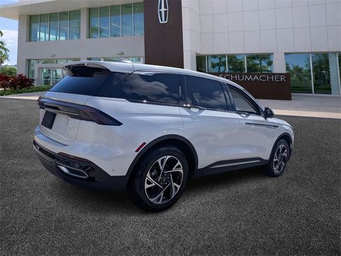 Used 2024 Lincoln Nautilus Premier image 7