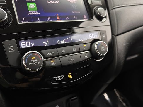 Used 2019 Nissan Rogue SV w/ Premium Package image 18