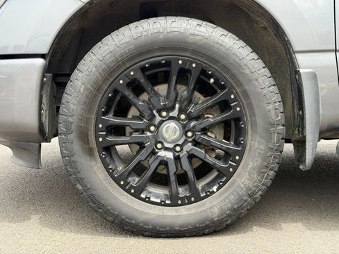 Used 2018 Nissan Titan SV w/ SV Convenience Package AWD/4WD image 9