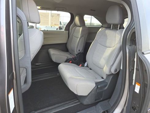 Used 2023 Toyota Sienna LE image 12