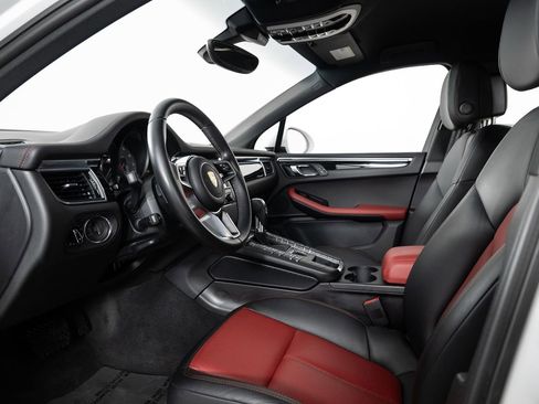 Used 2016 Porsche Macan S w/ Infotainment Package image 13