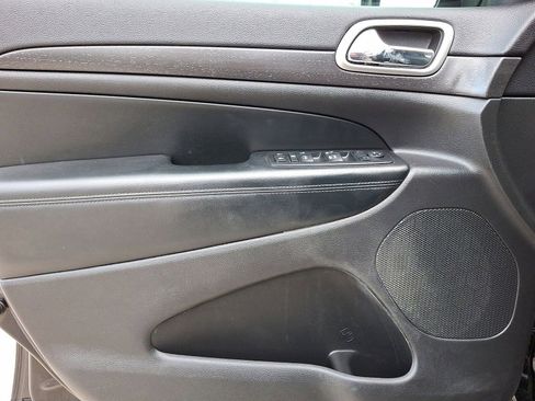 Used 2017 Jeep Grand Cherokee Altitude image 10