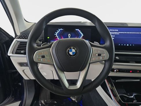 Used 2025 BMW X7 xDrive40i w/ Premium Package image 19