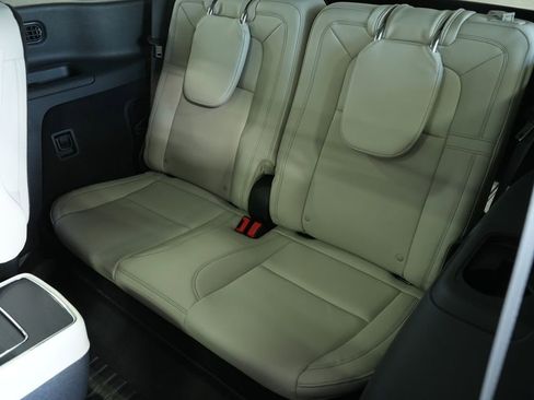 Used 2025 Lincoln Aviator Reserve w/ Equipment Group 201A image 15