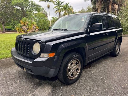 Used 2015 Jeep Patriot Sport w/ Power Value Group FWD image 3