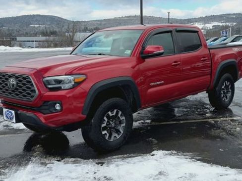 Used 2023 Toyota Tacoma TRD Off-Road w/ TRD Premium Off Road Package image 4