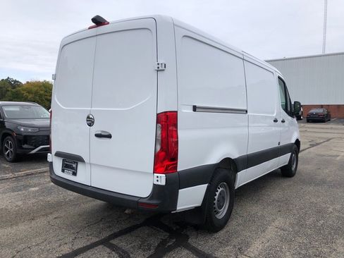 Used 2019 Freightliner Sprinter 2500 w/ Driver Convenience Package image 6