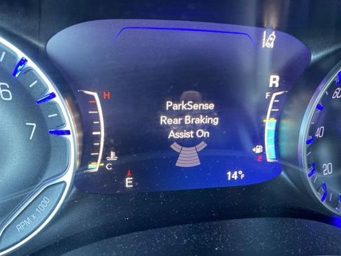 Certified 2023 Chrysler Pacifica Touring-L image 51