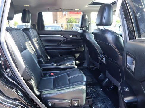 Used 2018 Toyota Highlander SE AWD/4WD image 12