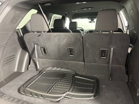 Certified 2023 Chevrolet Traverse LT FWD image 10