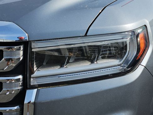 Used 2020 GMC Acadia SLE w/ Driver Convenience Package image 5