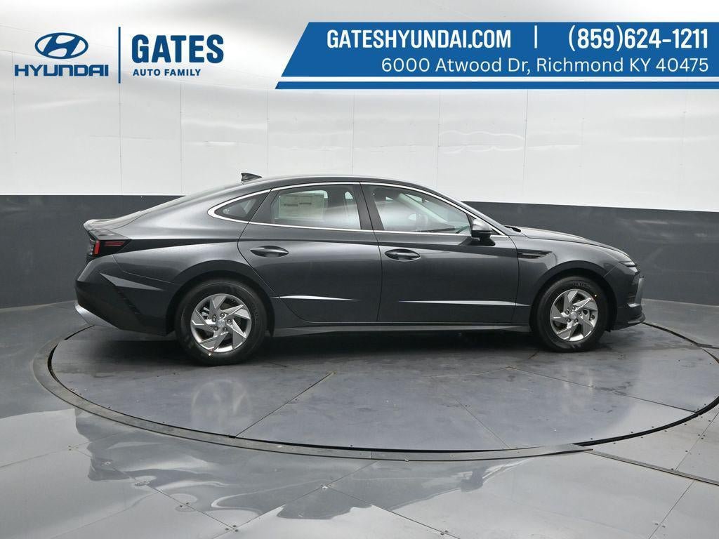 New 2026 Hyundai Sonata SE FWD image 3