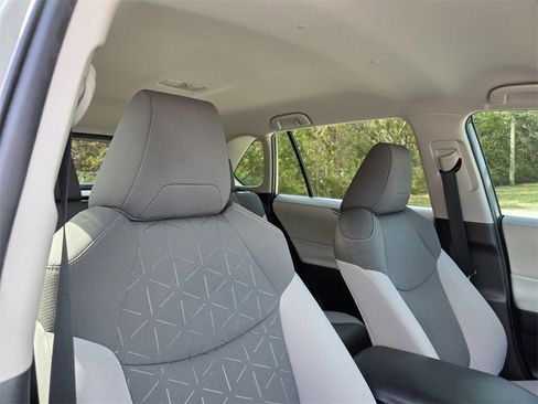 Certified 2020 Toyota RAV4 XLE image 15