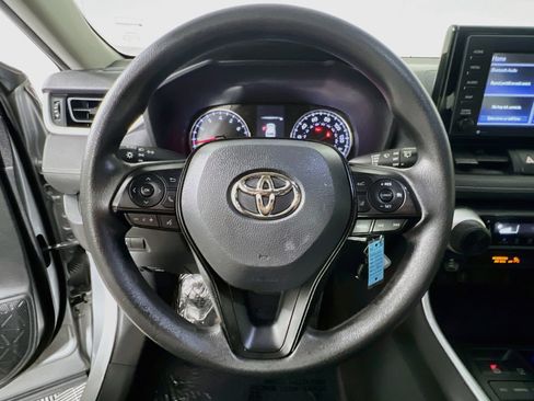 Used 2021 Toyota RAV4 LE FWD image 18