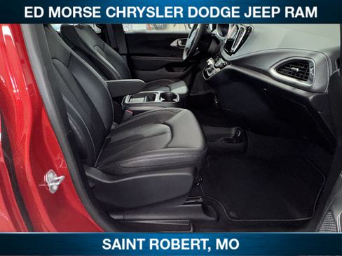 New 2027 Chrysler Pacifica Select AWD/4WD image 30