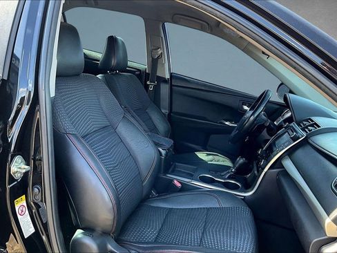 Used 2015 Toyota Camry SE FWD image 28