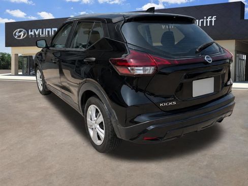 Used 2021 Nissan Kicks S FWD image 3