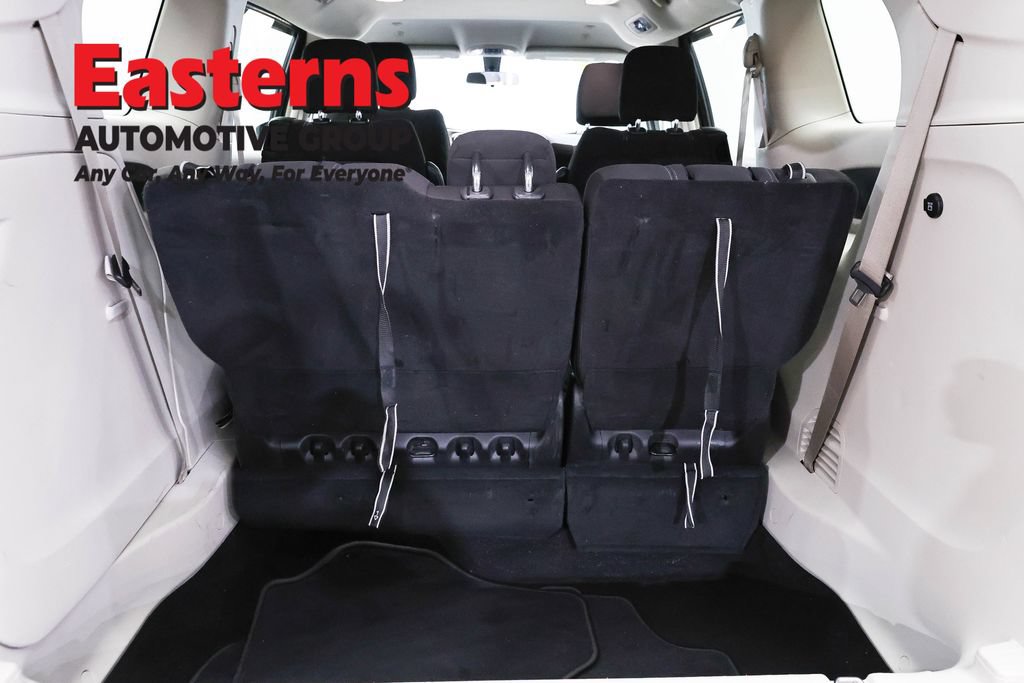 Used 2022 Chrysler Voyager LX FWD image 10