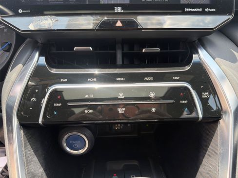 Used 2022 Toyota Venza Limited AWD/4WD image 19