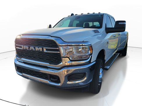 Used 2024 RAM 3500 Tradesman w/ Chrome Appearance Group AWD/4WD image 3