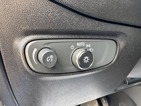 Used 2019 Chevrolet Equinox LT FWD image 23