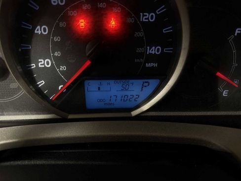 Used 2013 Toyota RAV4 LE image 19