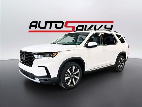 Used 2024 Honda Pilot Touring image 3
