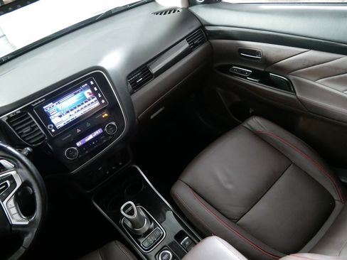 Used 2018 Mitsubishi Outlander GT image 11