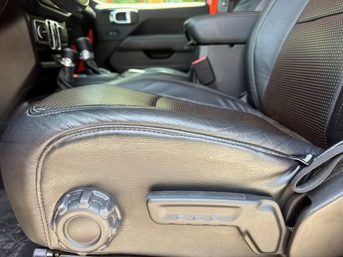 Used 2019 Jeep Wrangler Unlimited Sahara AWD/4WD image 14