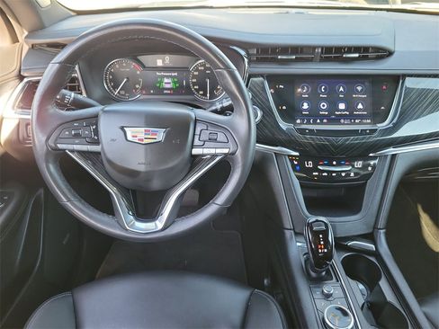 Certified 2023 Cadillac XT6 Premium Luxury image 11