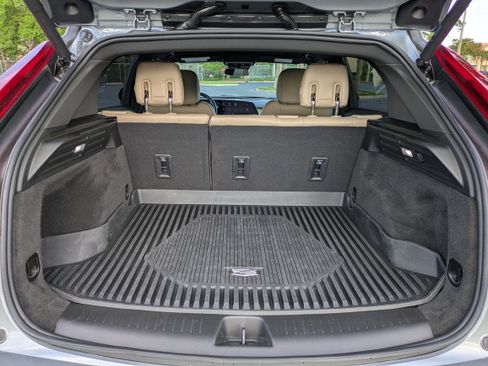 Certified 2024 Cadillac XT4 Luxury w/ Cold Weather Package image 10