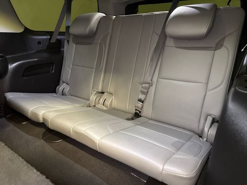 Used 2019 Chevrolet Suburban LT image 16
