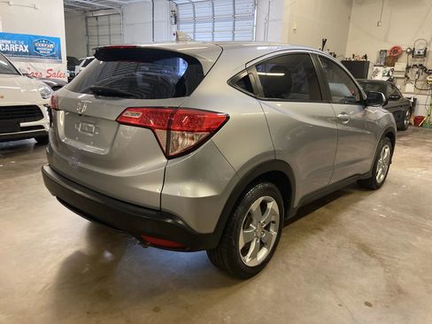 Used 2018 Honda HR-V LX image 2