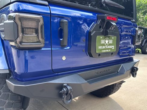 Used 2019 Jeep Wrangler Unlimited Sahara AWD/4WD image 8