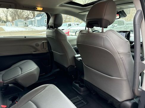 Used 2024 Toyota Sienna XLE image 23