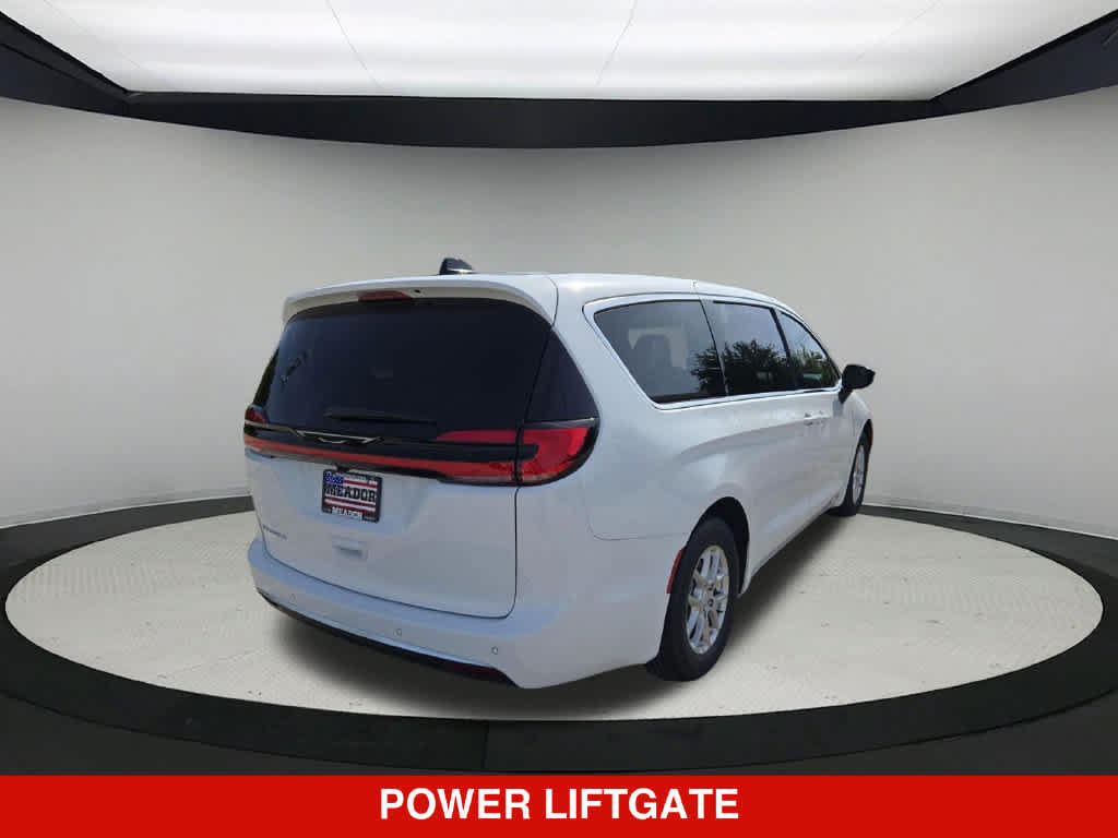 New 2027 Chrysler Pacifica Select FWD image 7