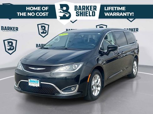 Used 2018 Chrysler Pacifica Touring Plus w/ Tire & Wheel Group FWD image 1