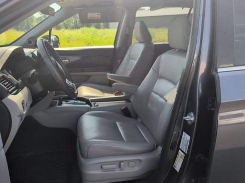 Used 2021 Honda Pilot Touring image 13
