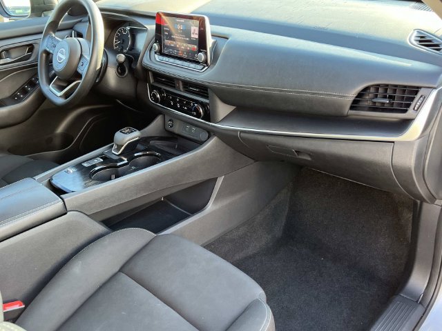 Used 2024 Nissan Rogue S FWD image 23