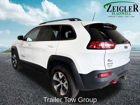 Used 2018 Jeep Cherokee Trailhawk AWD/4WD image 3